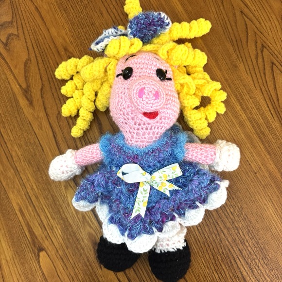 Handmade Crochet Pig Plush Toy – Soft Stuffed Animal Gift – Pink Pig in Dress‎ - Picture 1 of 5